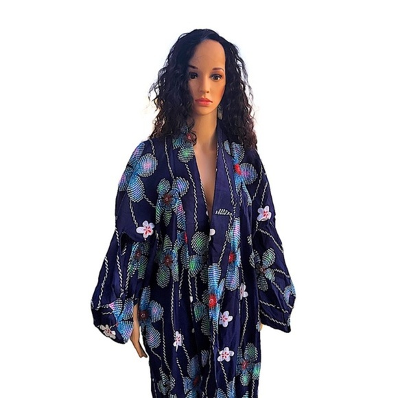 Vintage Handmade Japanese Navy Blue Kimono with Dotted Flowers - Picture 5 of 7